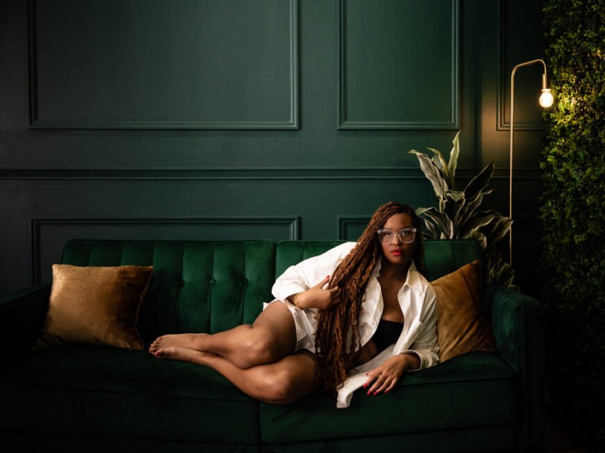 girls-day-out-group-boudoir-session-on-green-couch.jpg